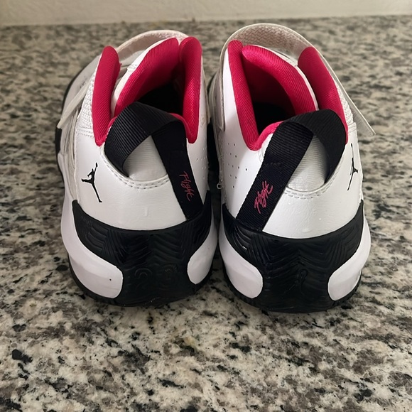 Girls Air Jordan’s basketball shoes size 2.5Y white, pink - Picture 4 of 6